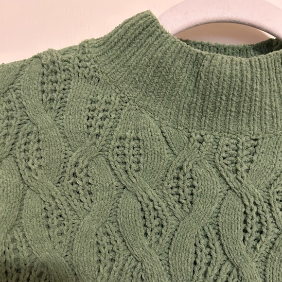 Green Sweater - Picture 5 of 5